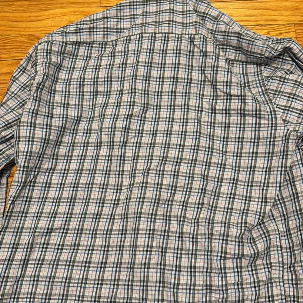 UnTuckit Button Up - Picture 5 of 5
